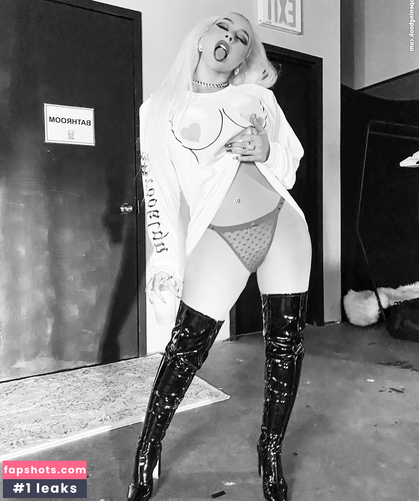 Christina Aguilera Nude Leaks OnlyFans Photos #1874 - LeakJerk