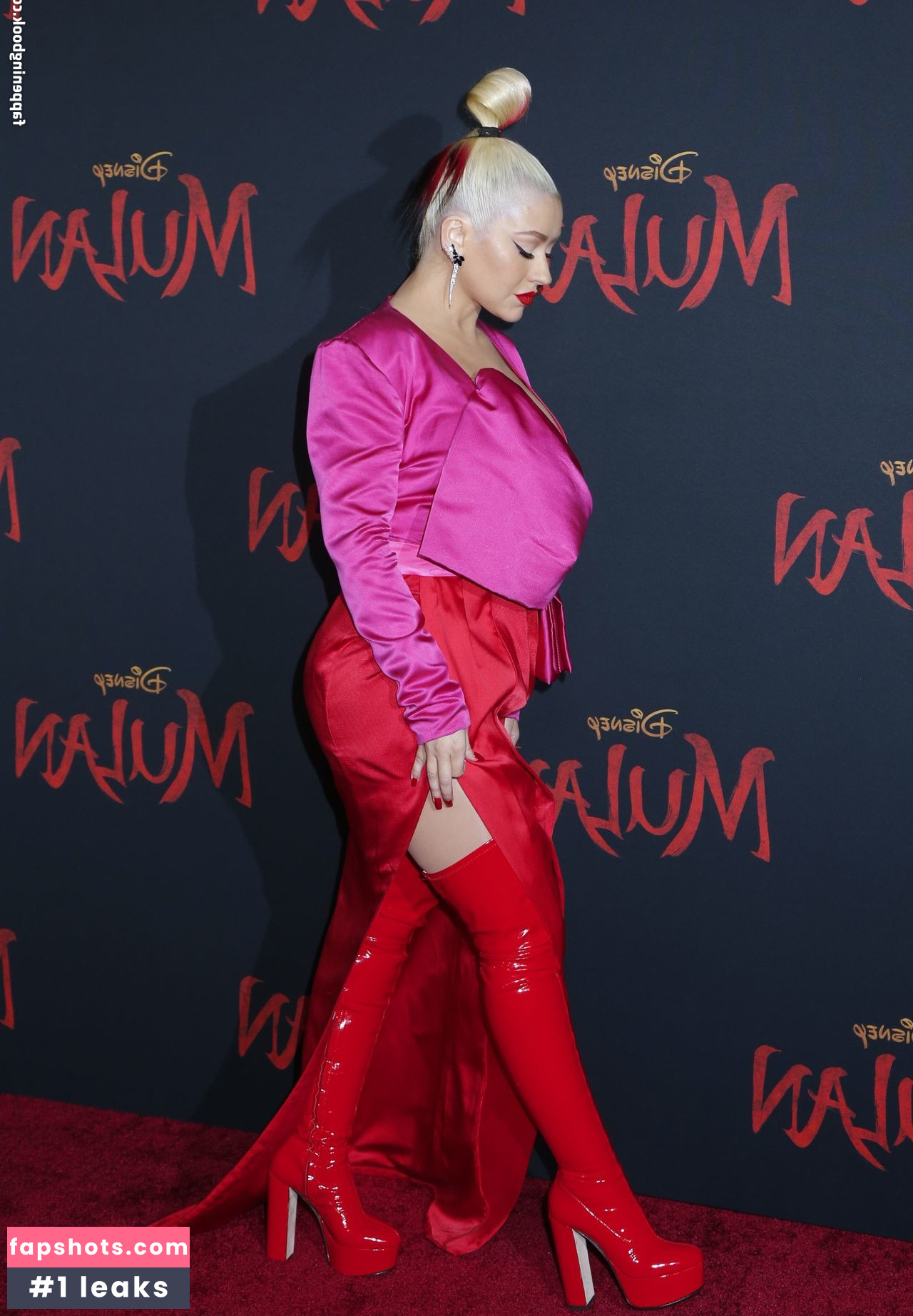 Christina Aguilera Nude Leaks OnlyFans Photos #2048 - LeakJerk