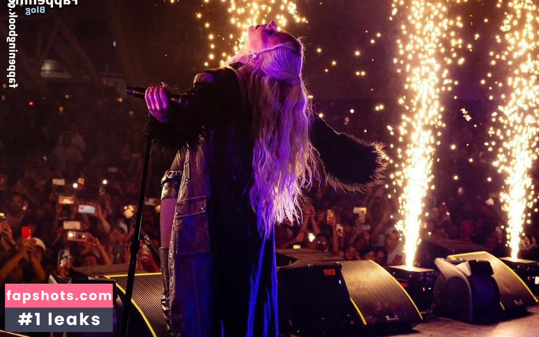 Christina Aguilera gallery photo #213