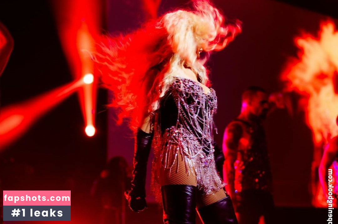 Christina Aguilera gallery photo #221