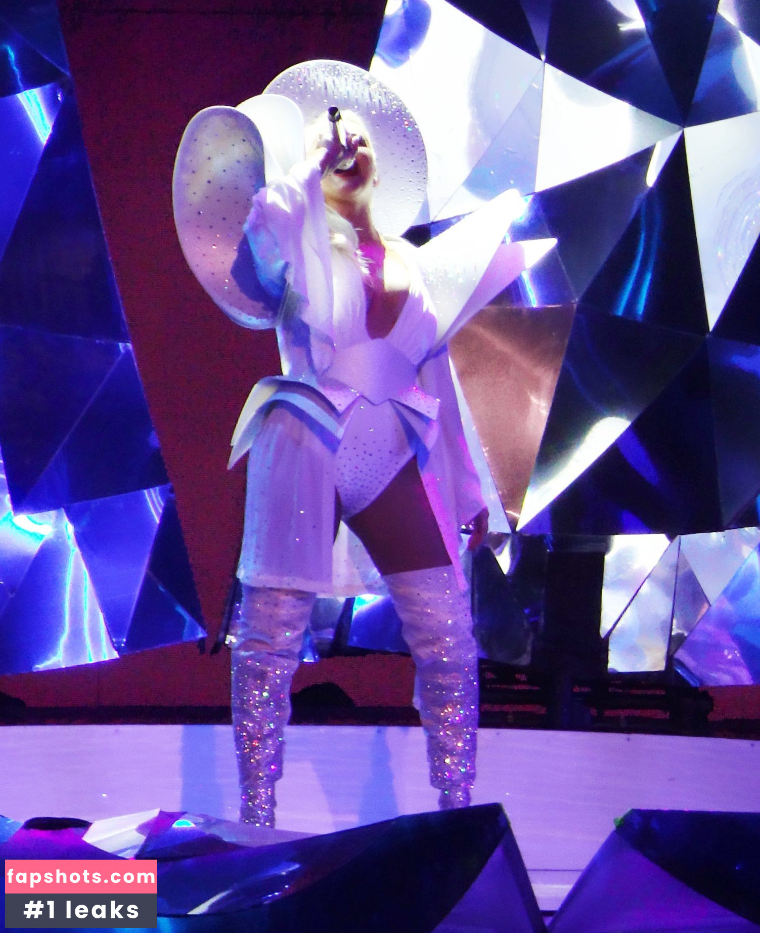 Christina Aguilera Nude Leaks OnlyFans Photos #2284 - LeakJerk