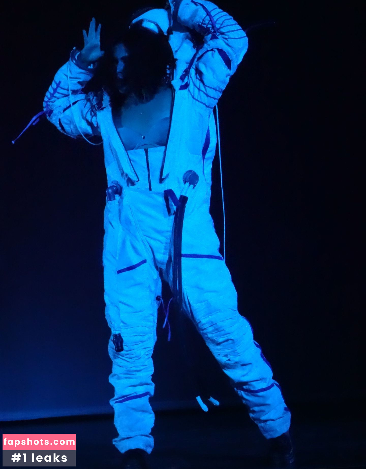 Christina Aguilera gallery photo #2330