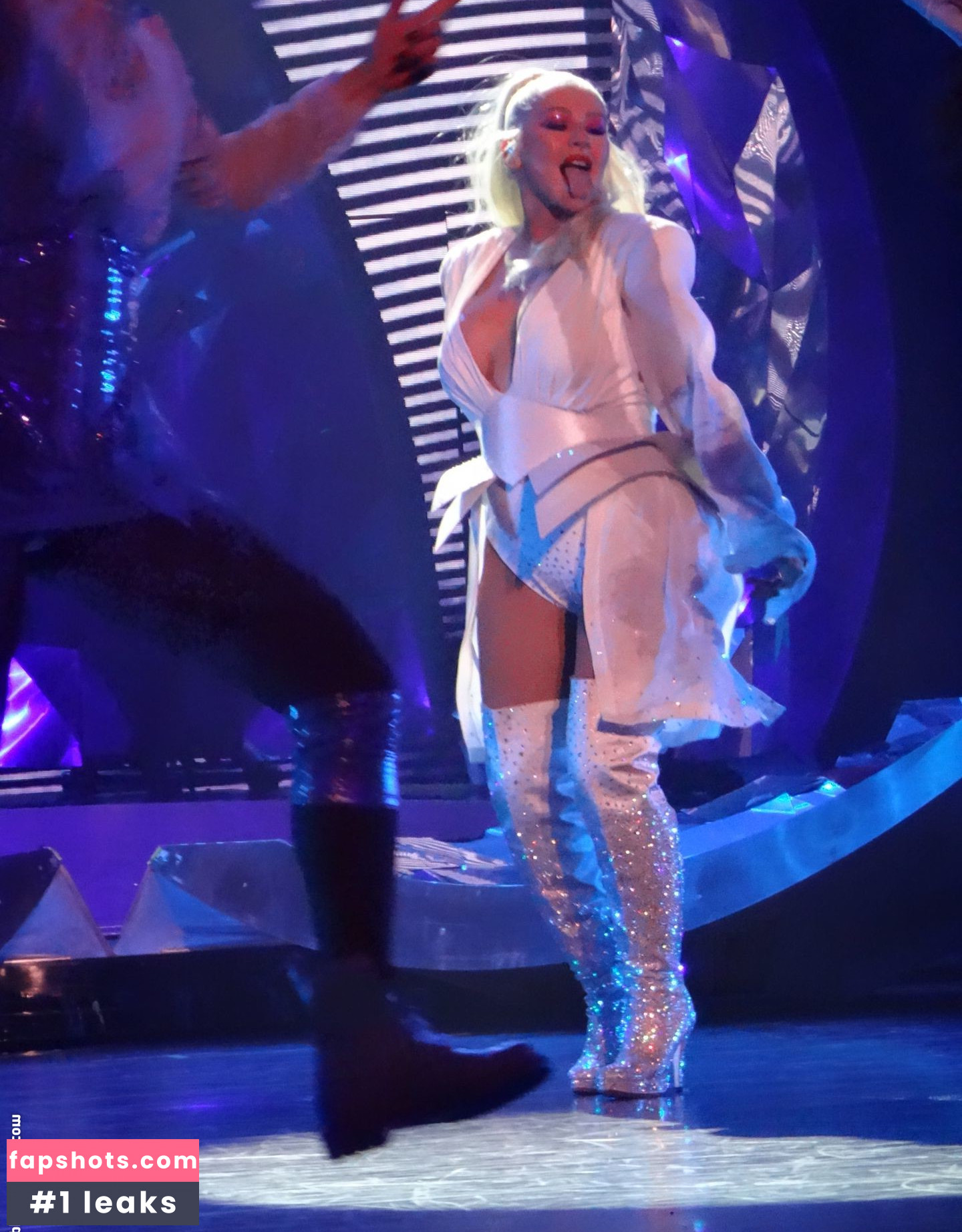 Christina Aguilera gallery photo #2337