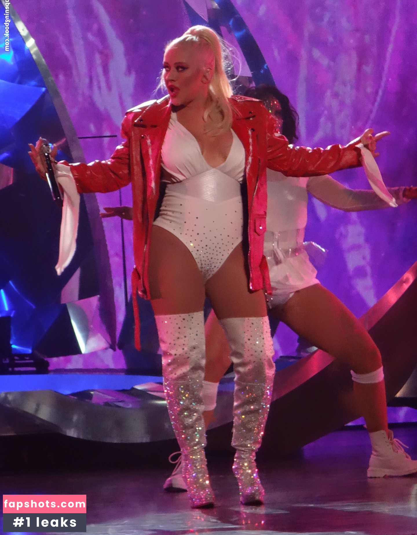 Christina Aguilera gallery photo #2343