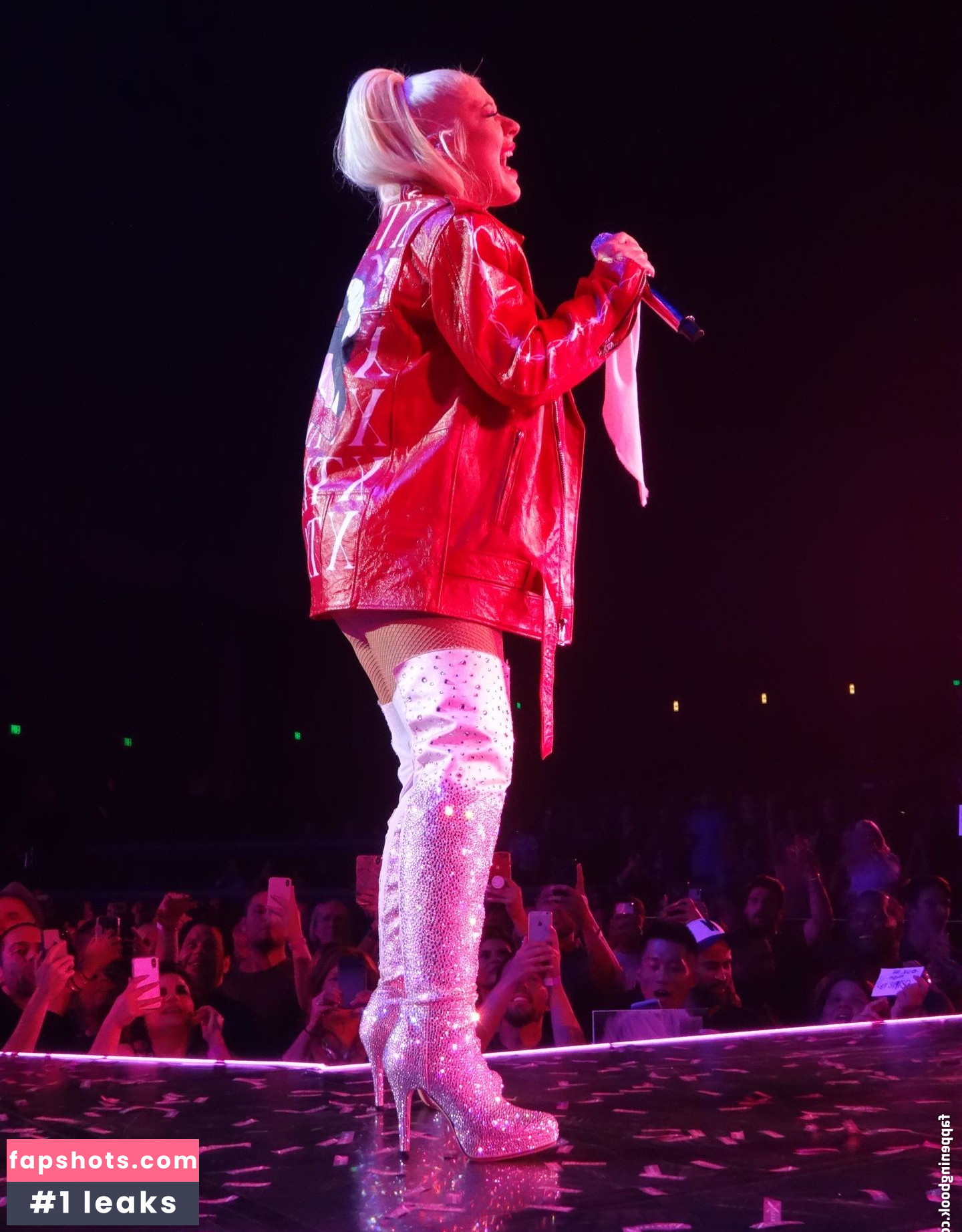 Christina Aguilera gallery photo #2344