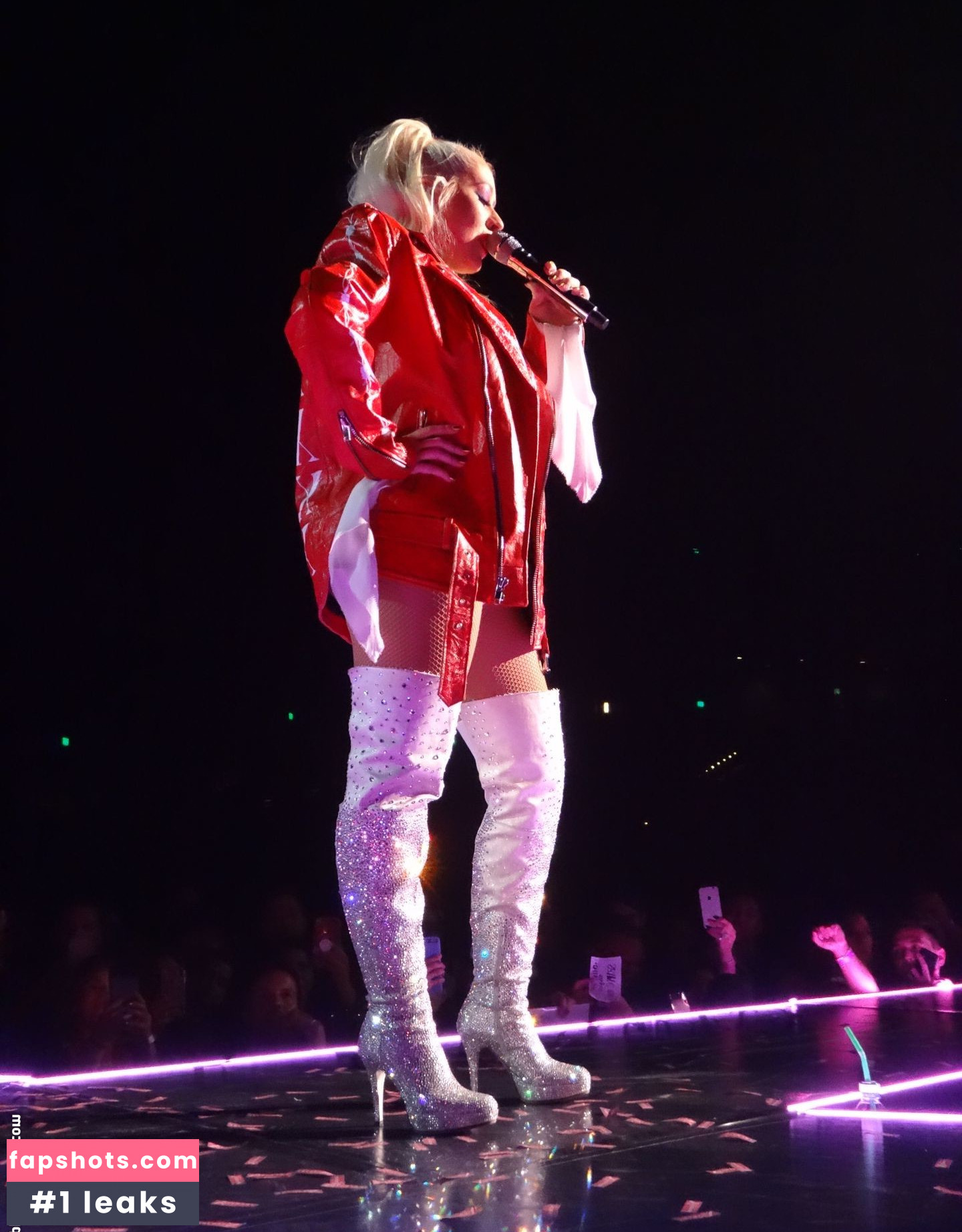 Christina Aguilera gallery photo #2346