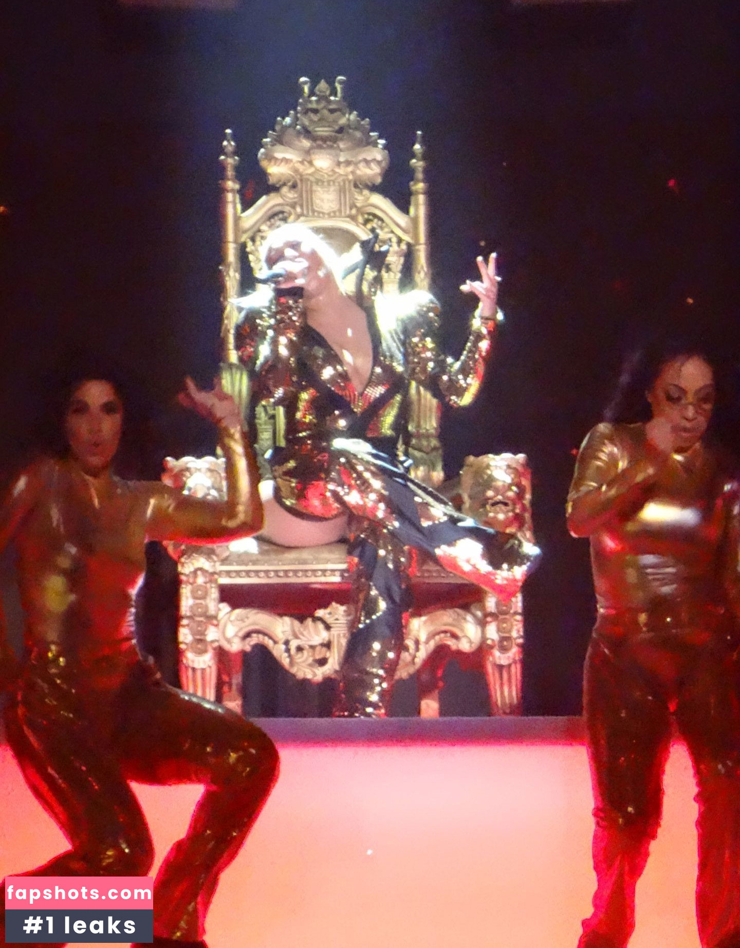 Christina Aguilera gallery photo #2350