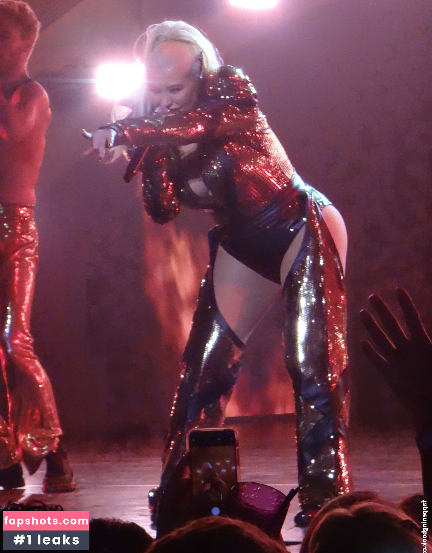 Christina Aguilera gallery photo #2354