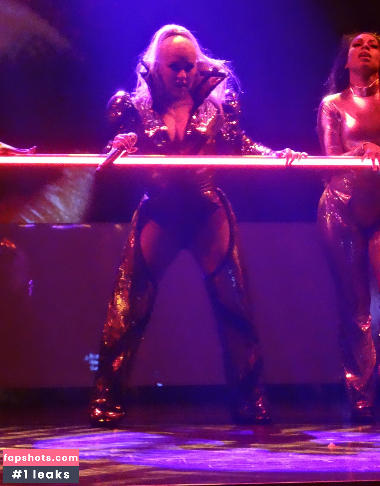 Christina Aguilera gallery photo #2357