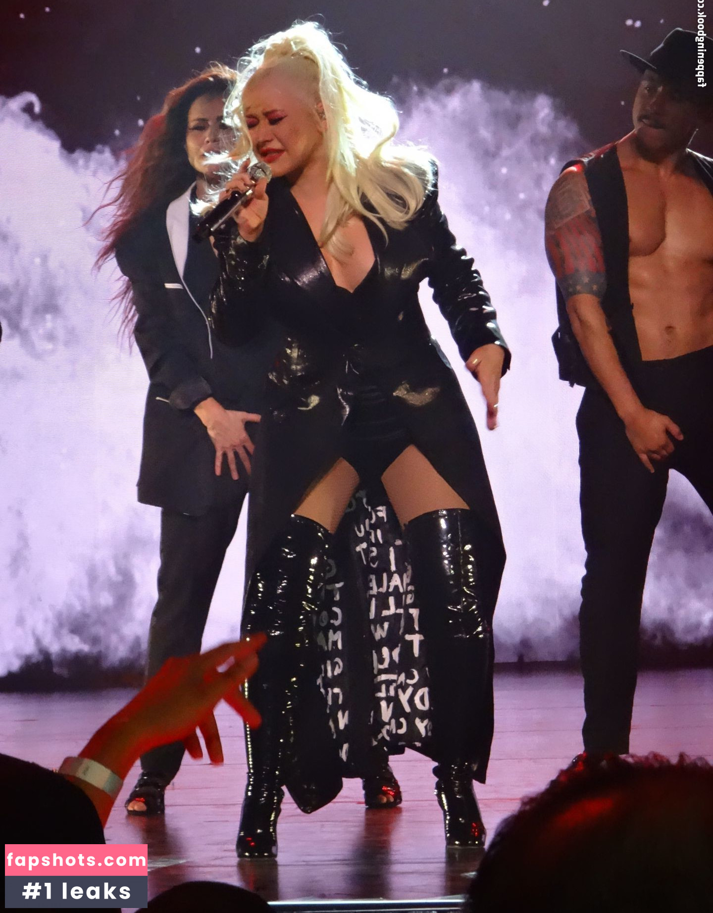 Christina Aguilera gallery photo #2370