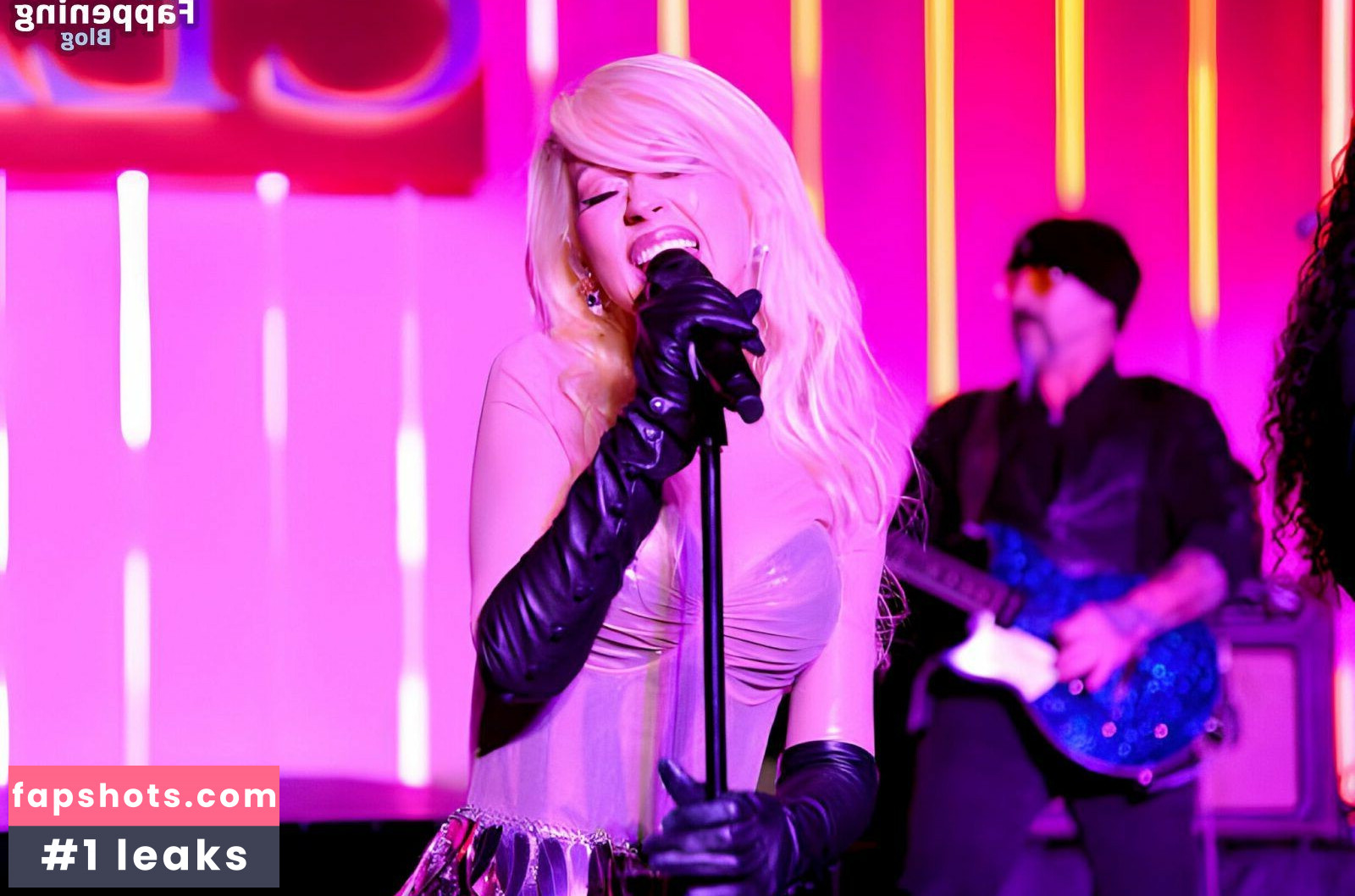 Christina Aguilera gallery photo #238