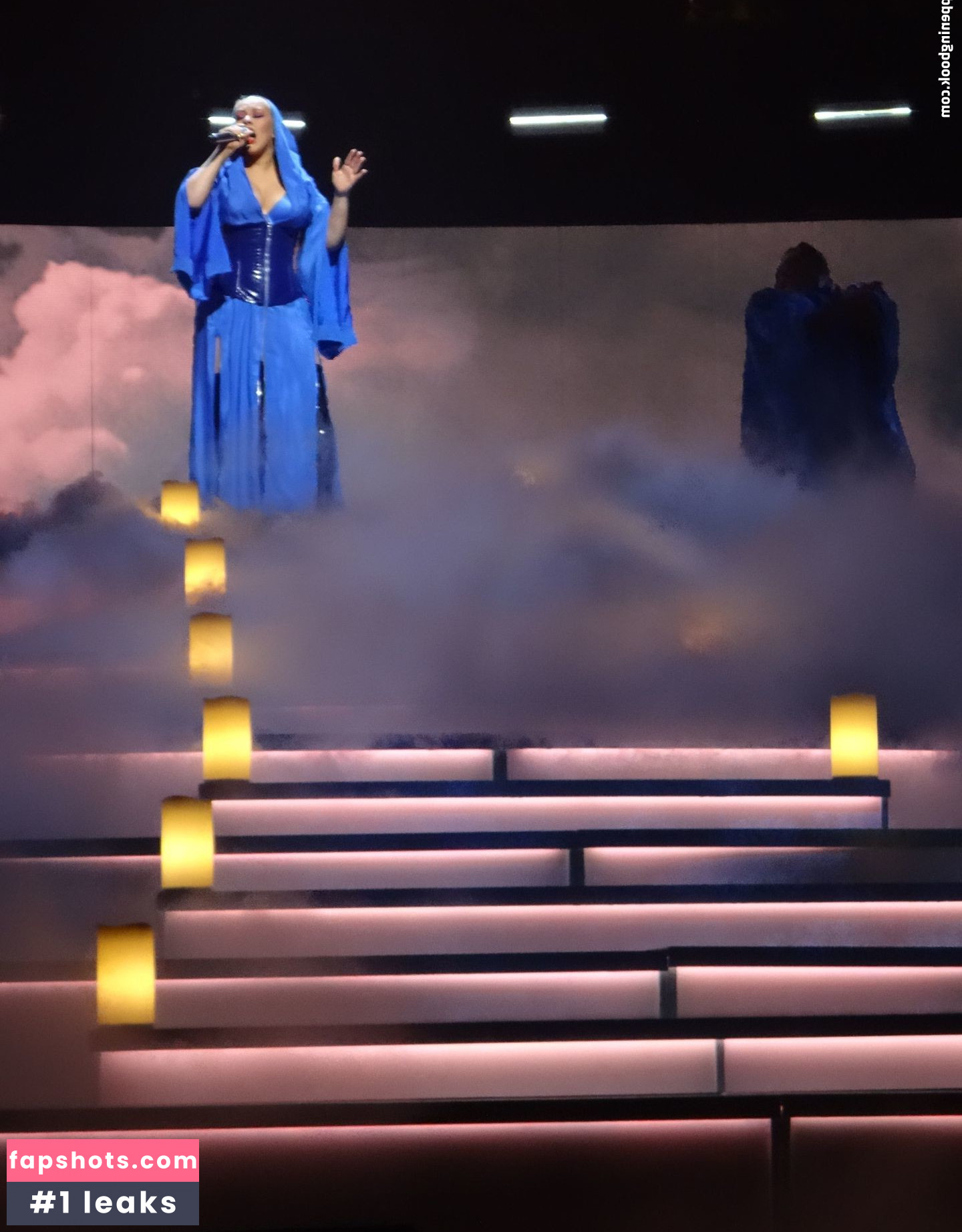 Christina Aguilera gallery photo #2375