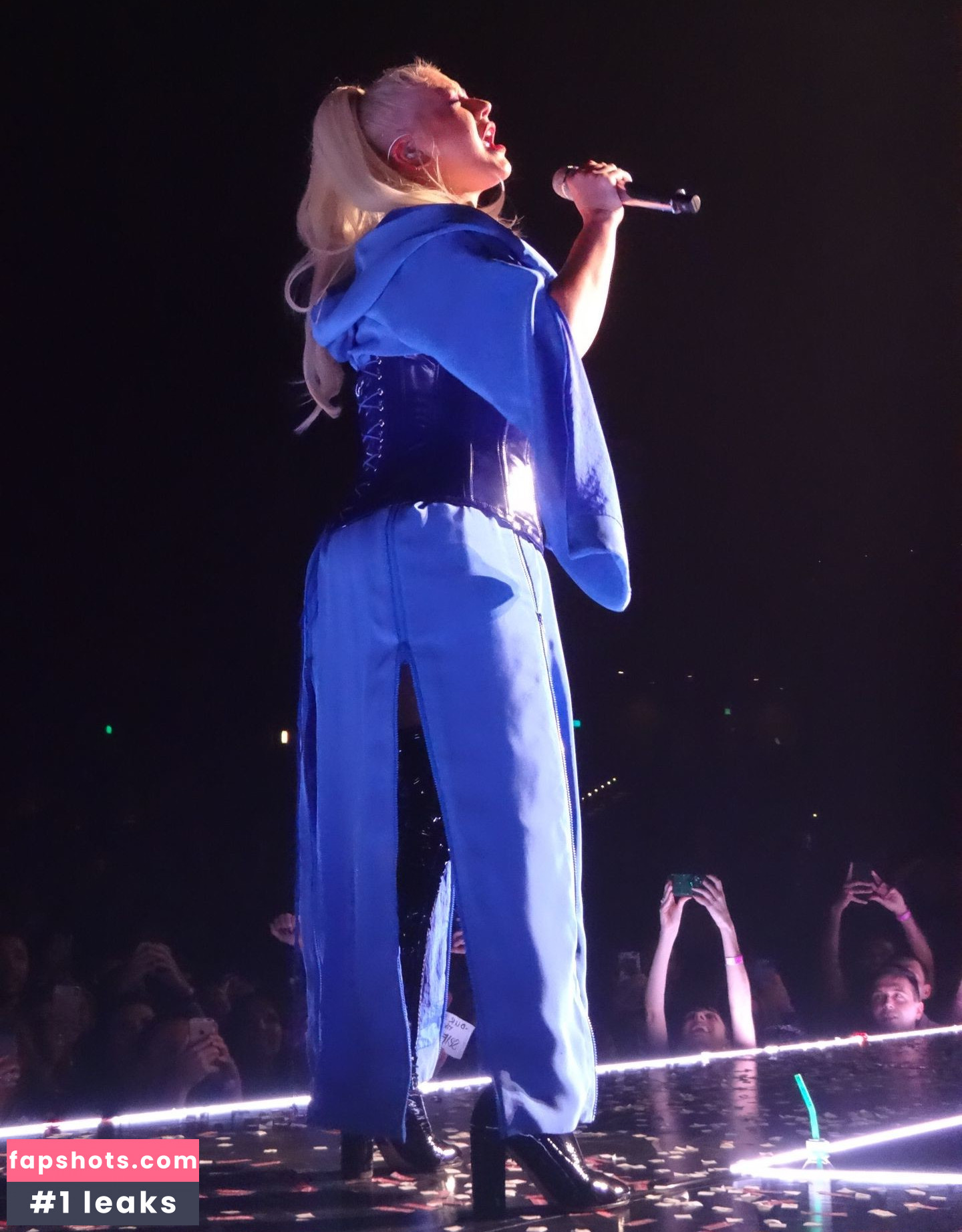 Christina Aguilera gallery photo #2383