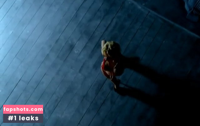 Christina Aguilera gallery photo #2429