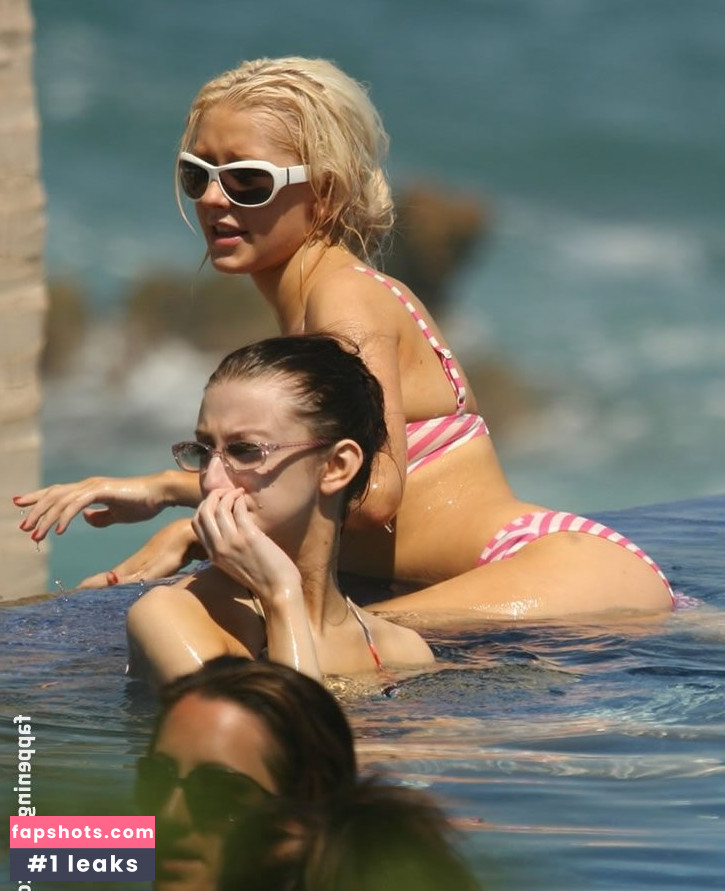 Christina Aguilera gallery photo #3093