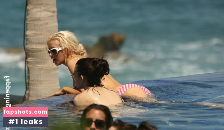 Christina Aguilera gallery photo #3095