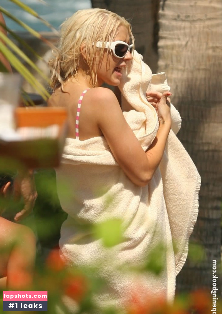 Christina Aguilera gallery photo #3097
