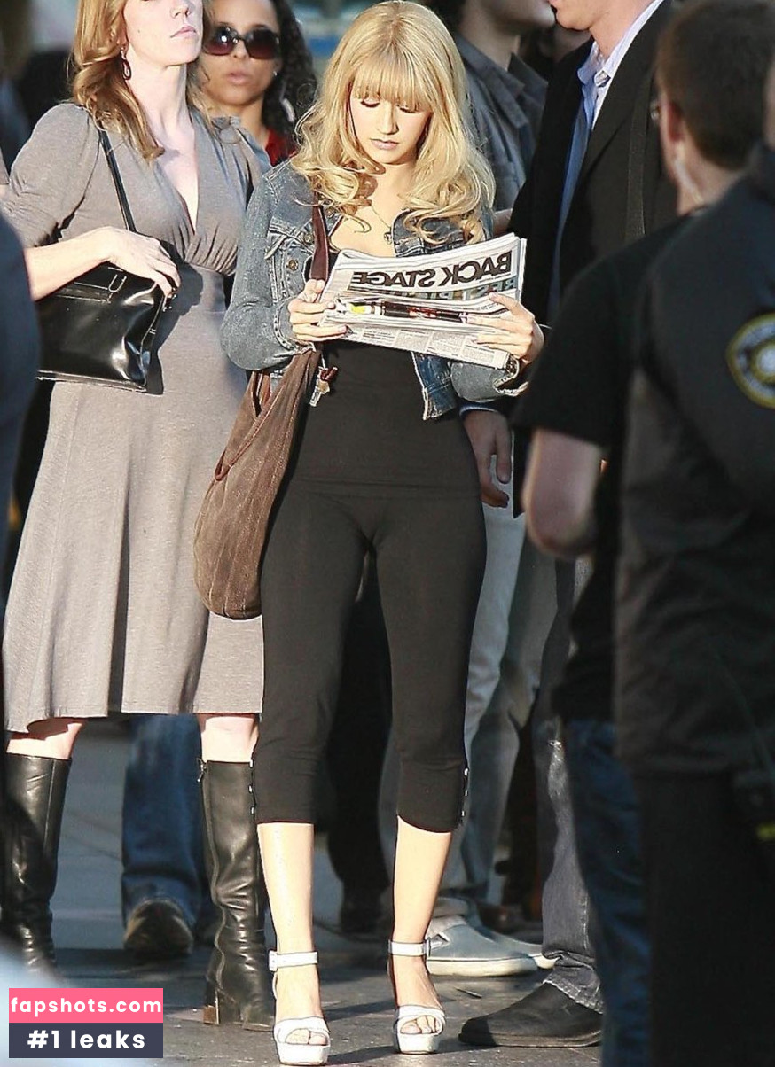 Christina Aguilera gallery photo #3141