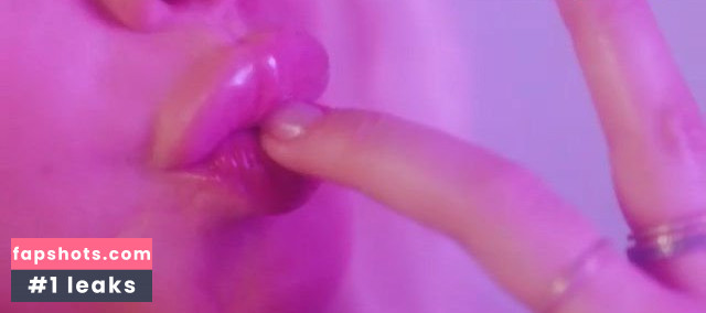 Christina Aguilera gallery photo #3190