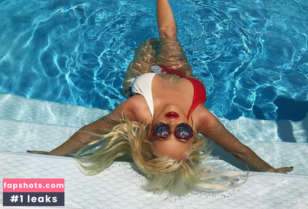 Christina Aguilera gallery photo #3245