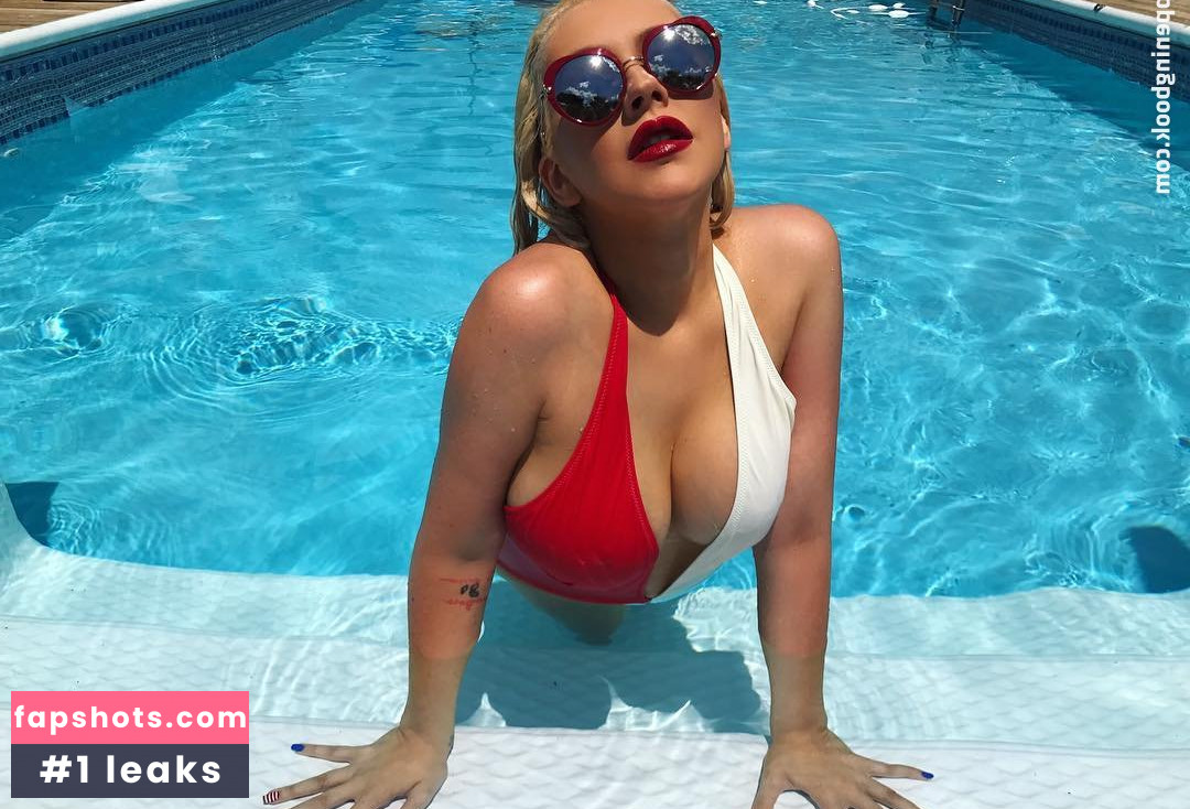 Christina Aguilera gallery photo #3247