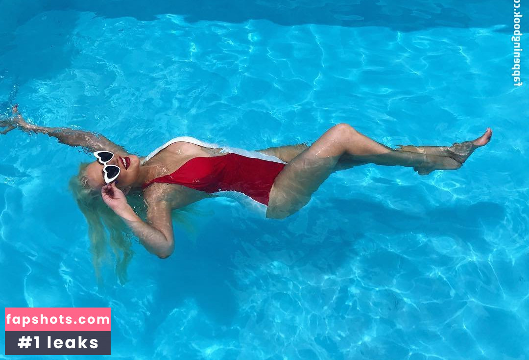 Christina Aguilera gallery photo #3248