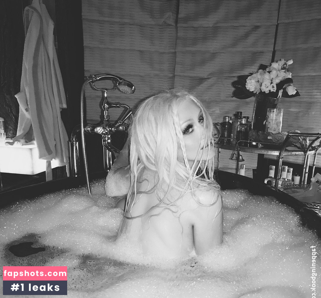 Christina Aguilera gallery photo #3260