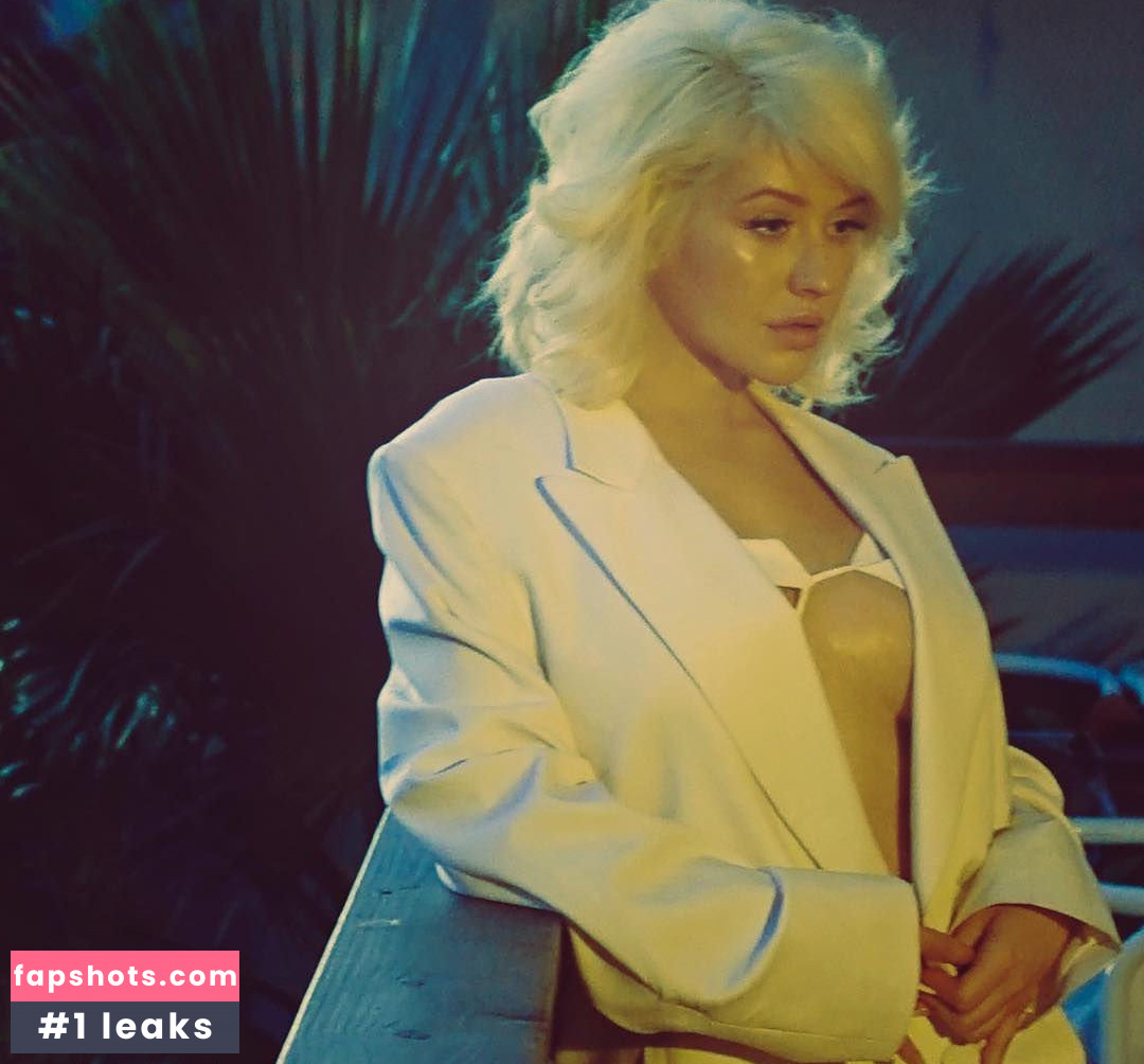 Christina Aguilera gallery photo #3271