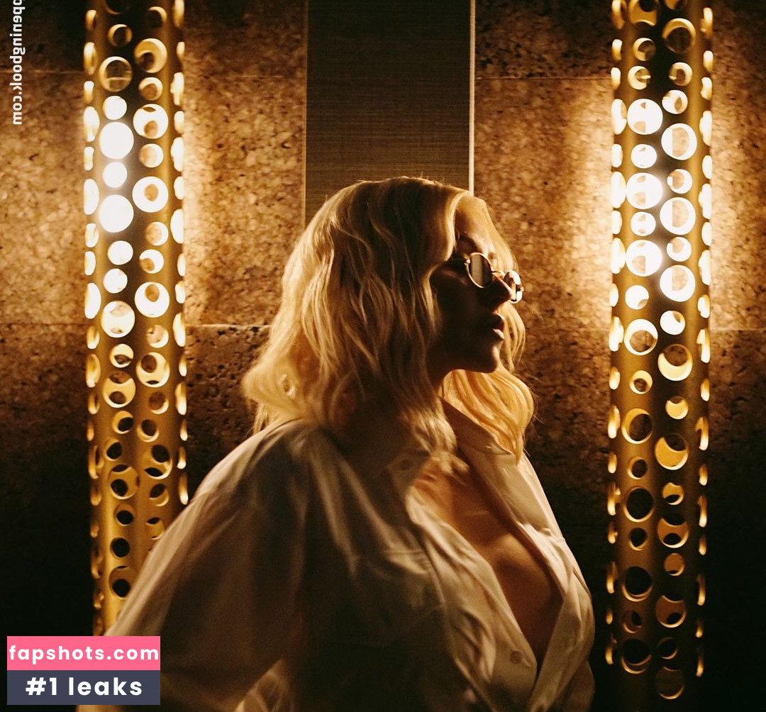 Christina Aguilera gallery photo #3273