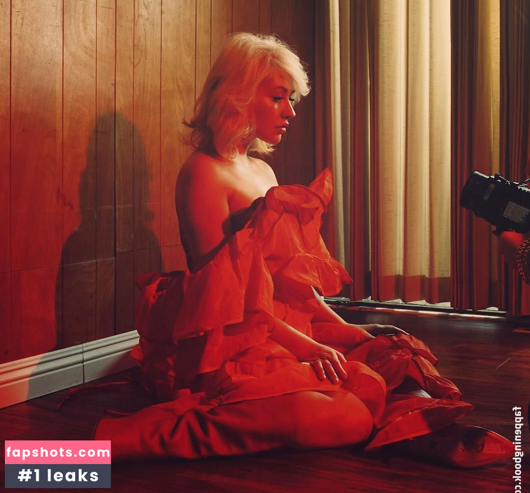 Christina Aguilera gallery photo #3275