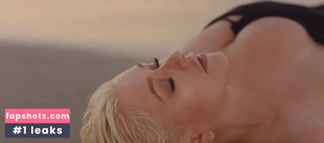 Christina Aguilera gallery photo #3292