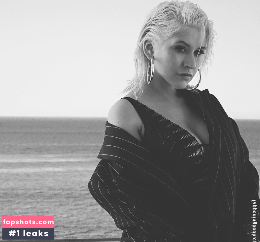 Christina Aguilera gallery photo #3294