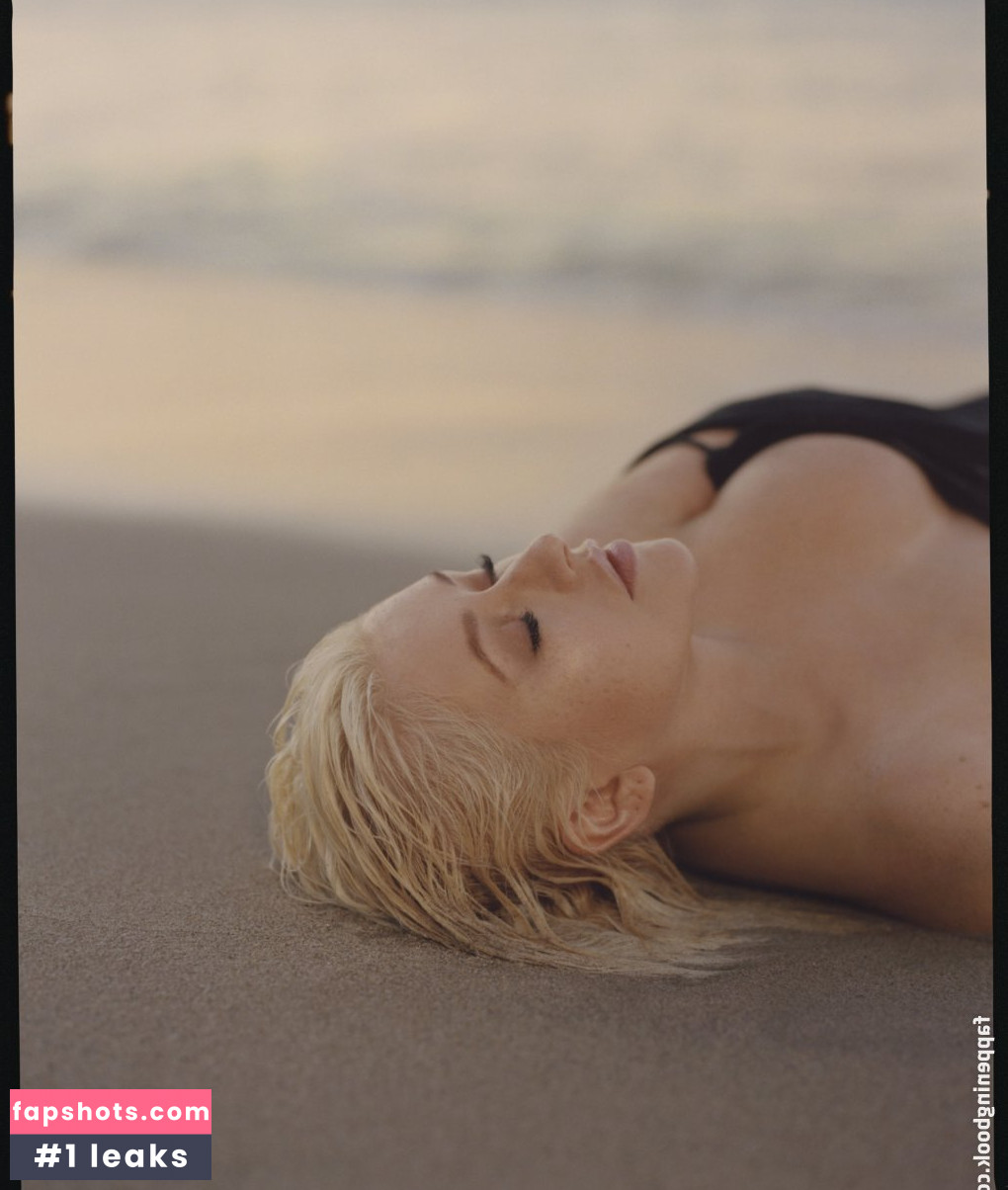 Christina Aguilera gallery photo #3298