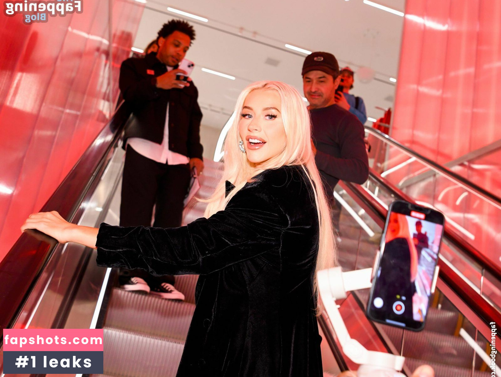 Christina Aguilera gallery photo #34