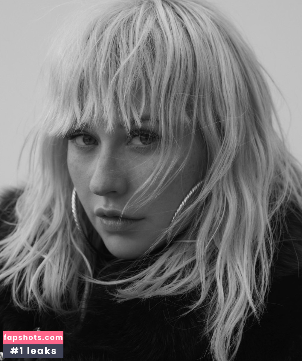 Christina Aguilera gallery photo #3304