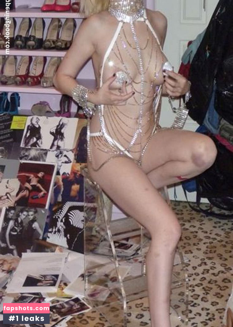 Christina Aguilera gallery photo #3367