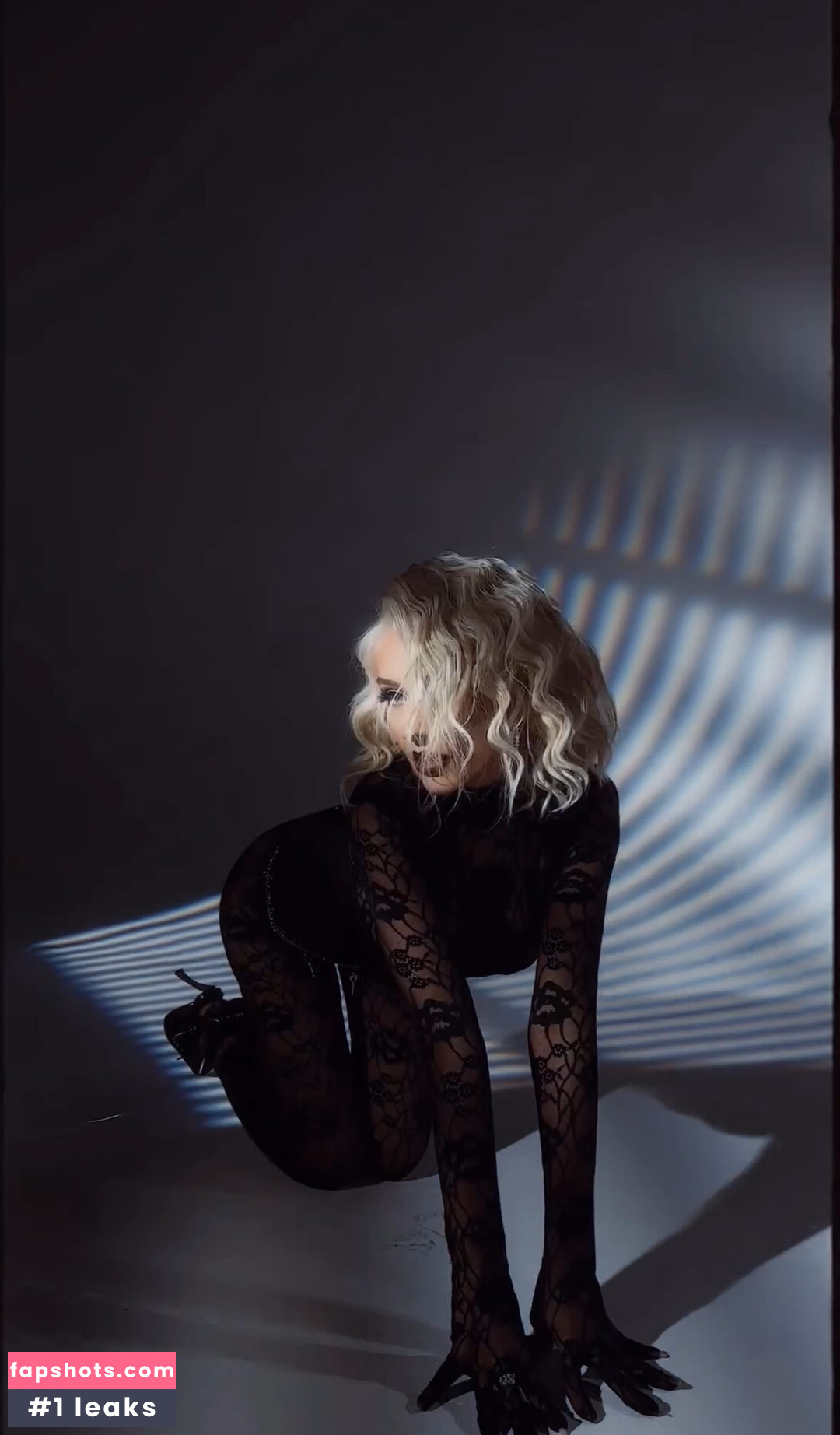 Christina Aguilera gallery photo #349