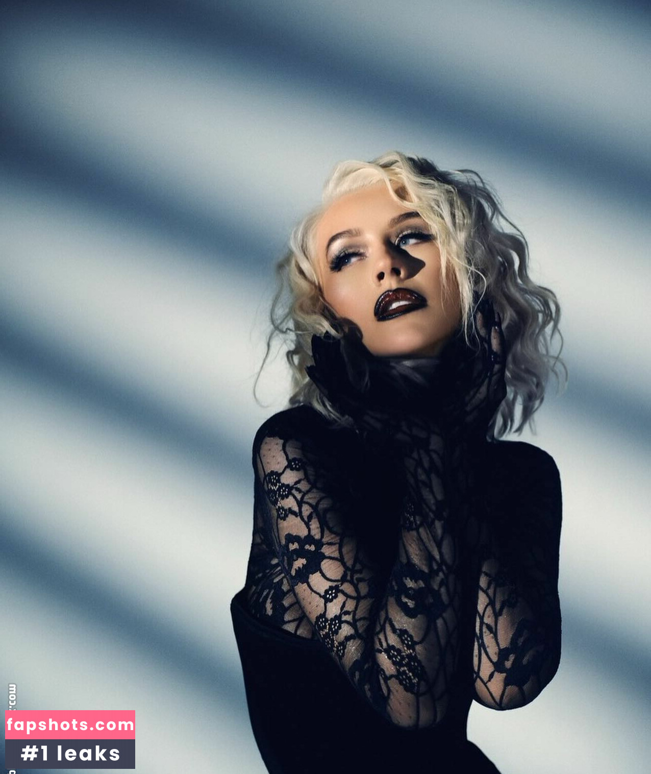 Christina Aguilera gallery photo #354