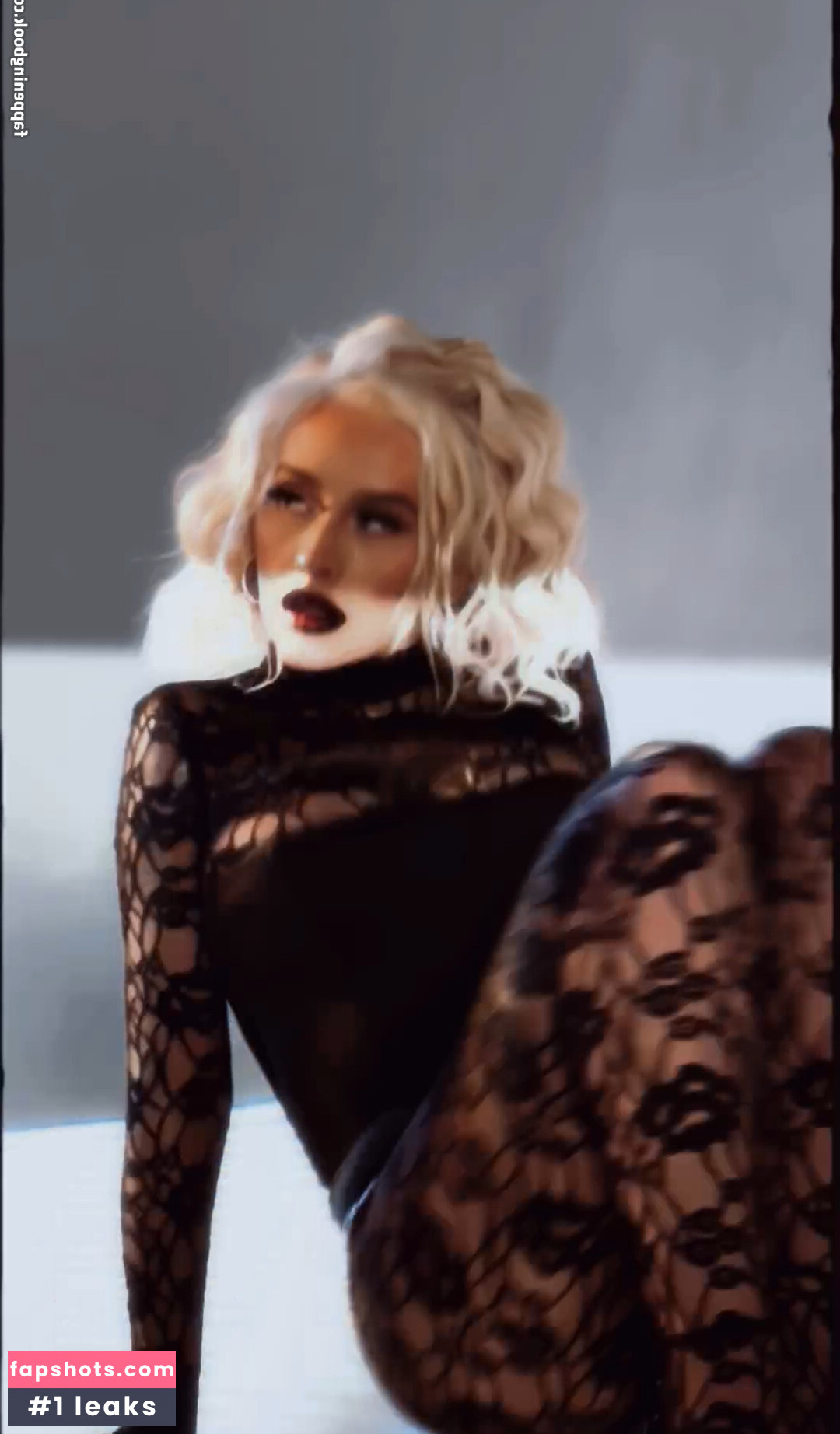 Christina Aguilera gallery photo #359