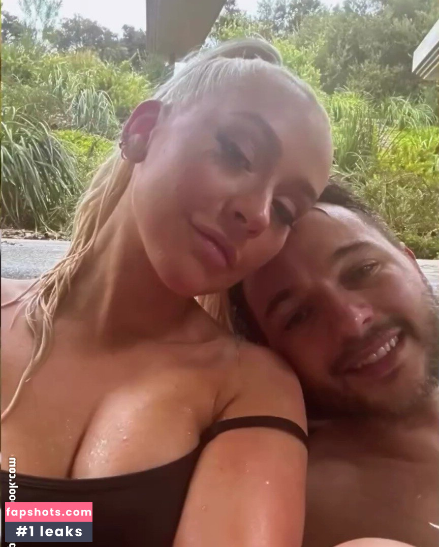 Christina Aguilera gallery photo #417