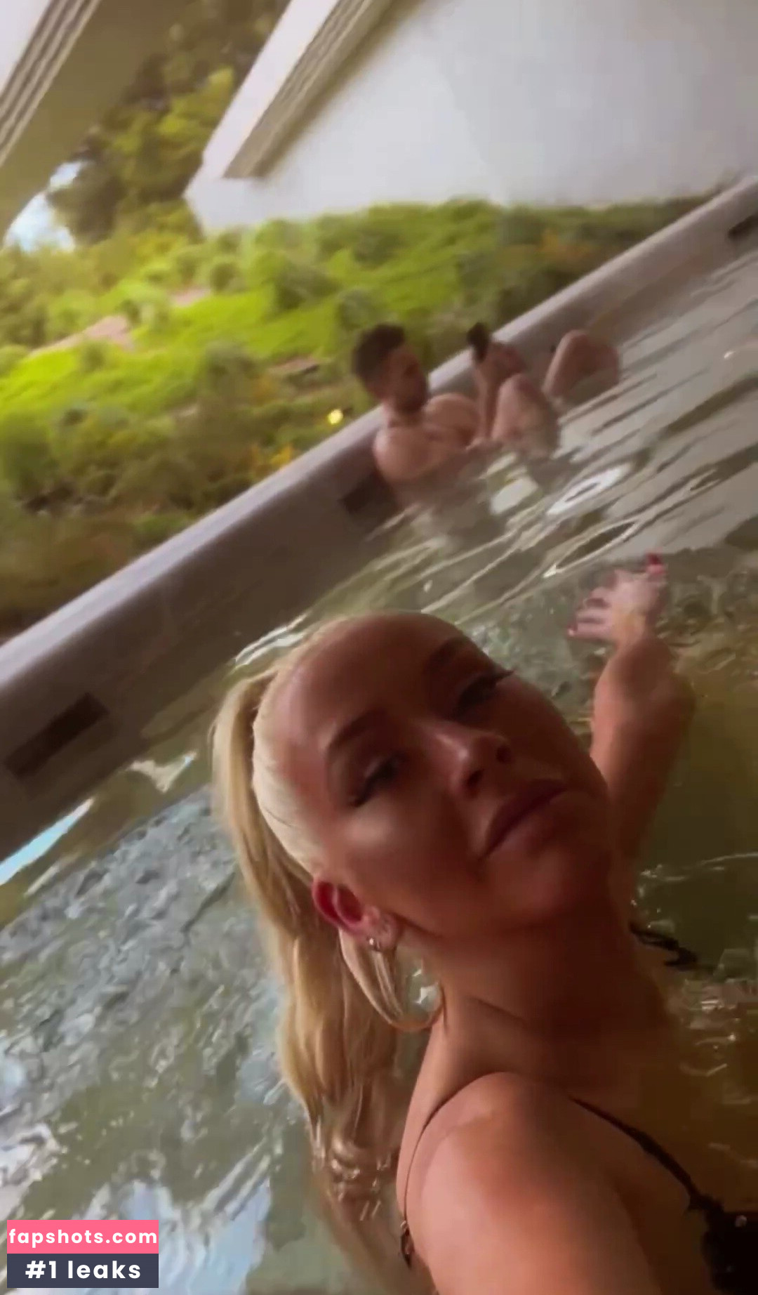 Christina Aguilera gallery photo #420