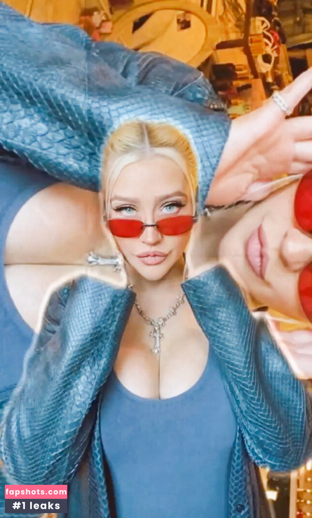Christina Aguilera gallery photo #445