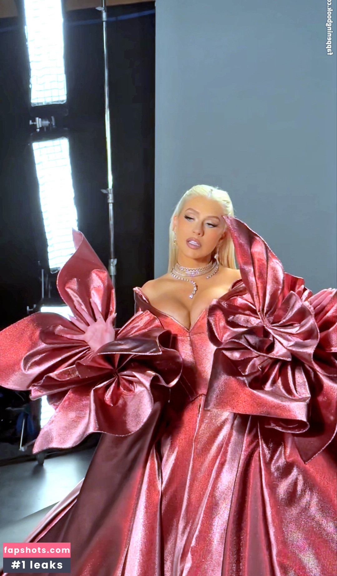 Christina Aguilera gallery photo #488