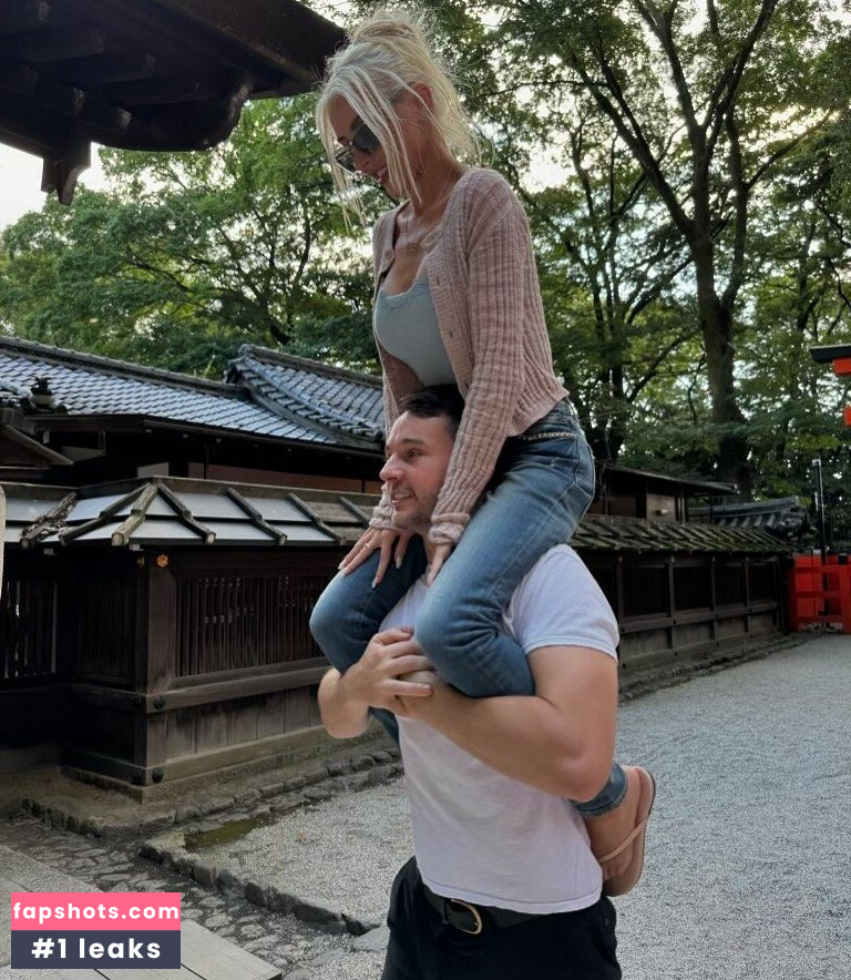 Christina Aguilera gallery photo #54