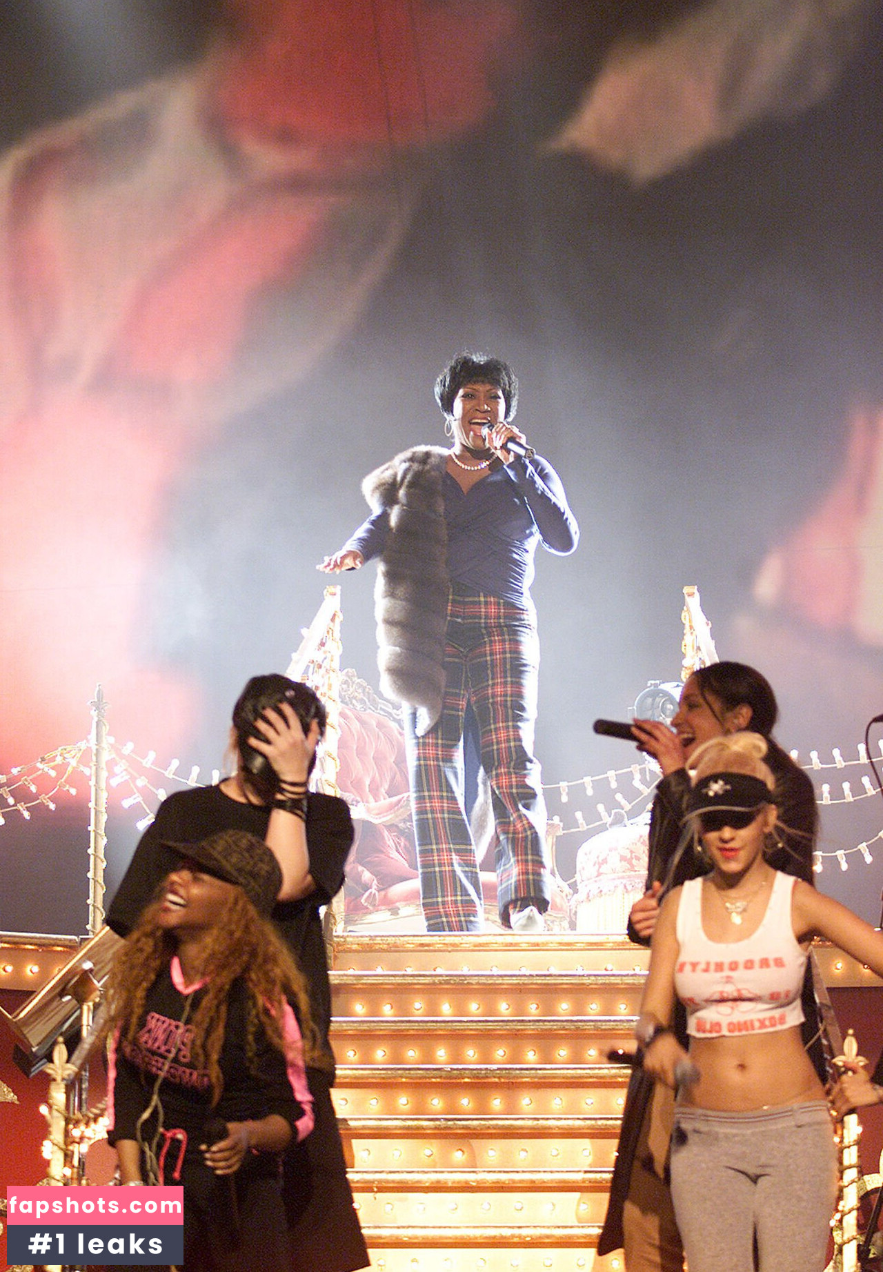 Christina Aguilera gallery photo #546