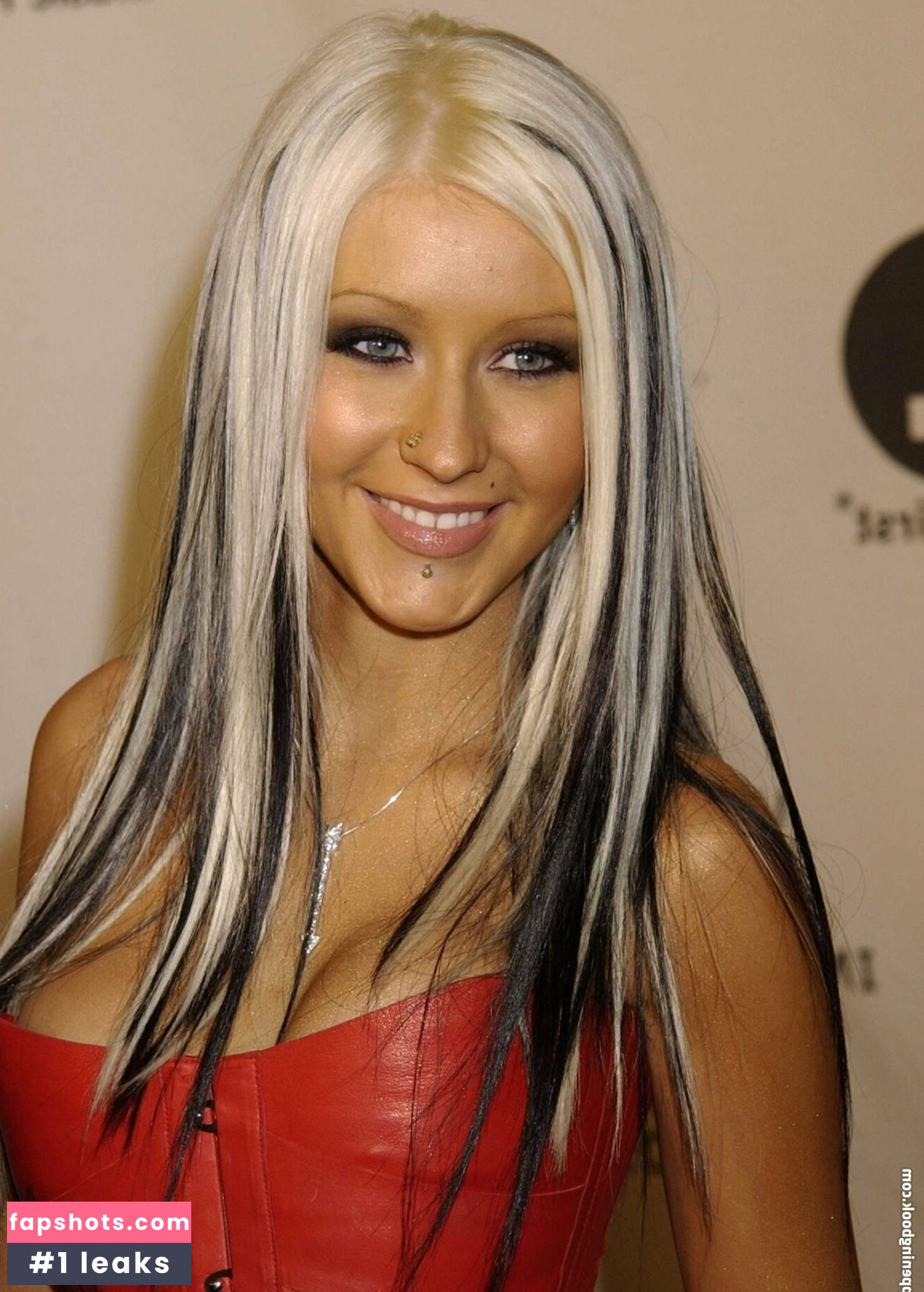 Christina Aguilera gallery photo #590
