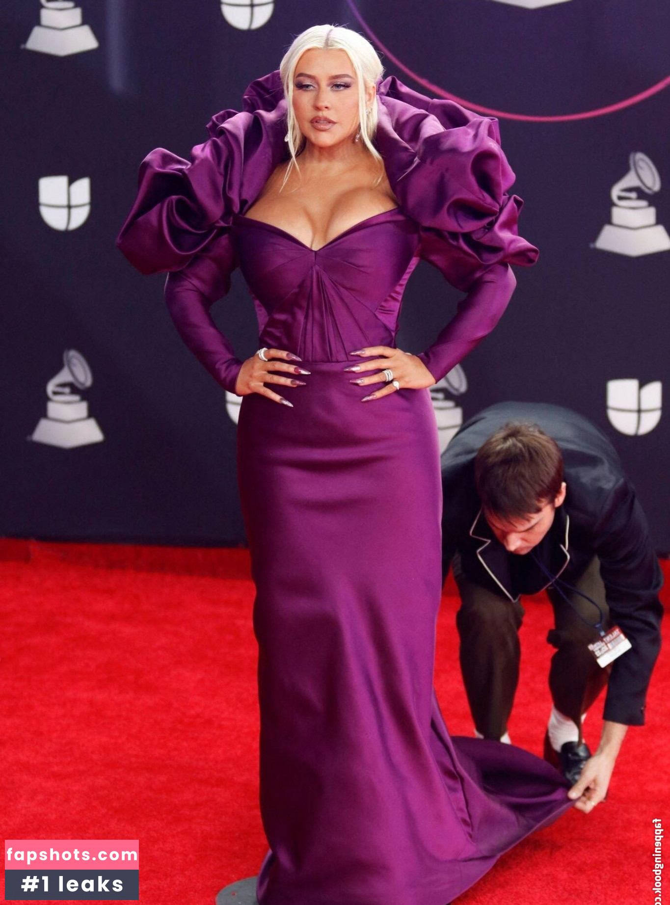 Christina Aguilera gallery photo #610