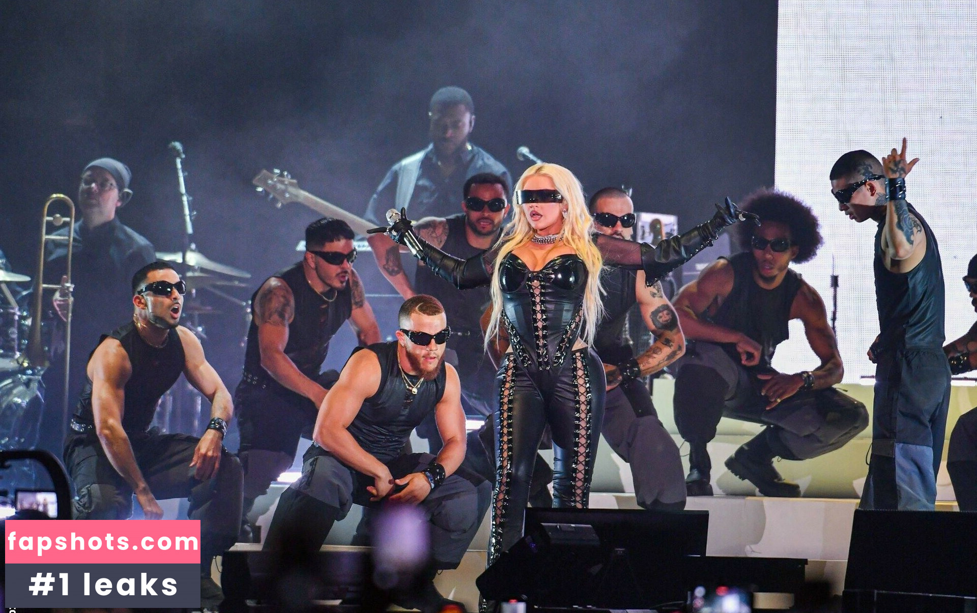 Christina Aguilera gallery photo #697