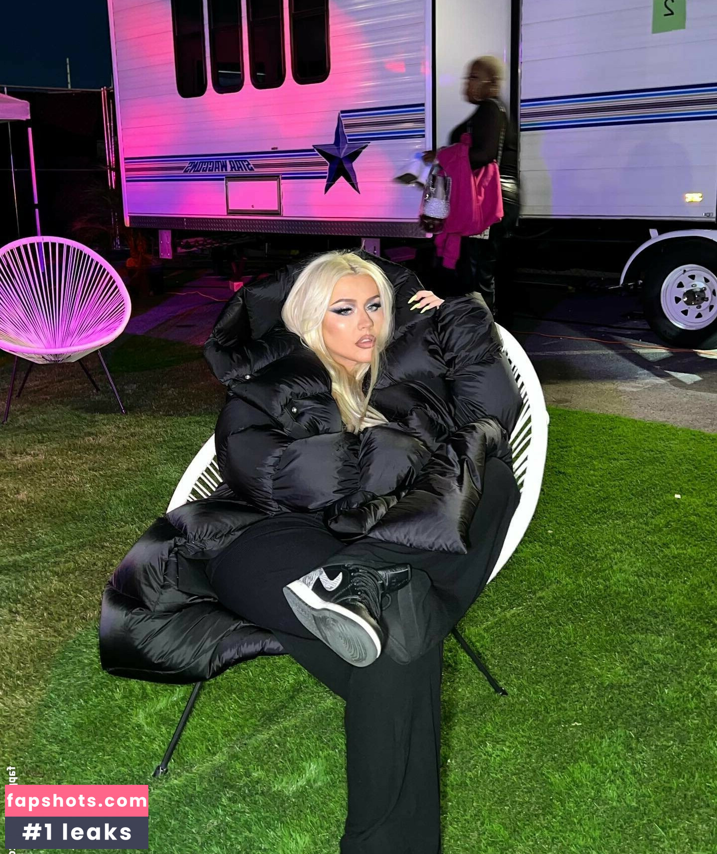 Christina Aguilera gallery photo #701