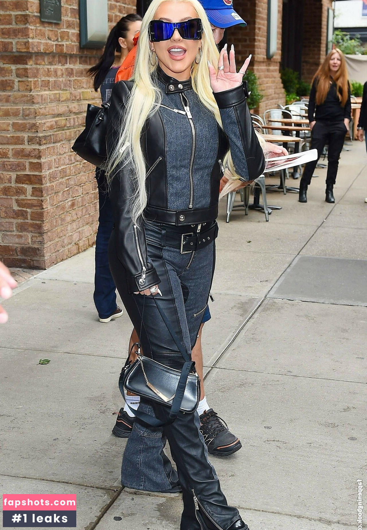 Christina Aguilera gallery photo #704